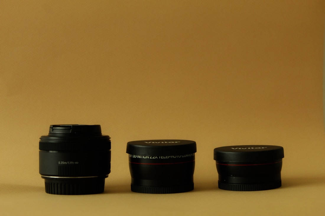 Objetivo de cámara fotografiado como producto